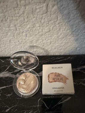 Real her pure resolve highlighter champagne